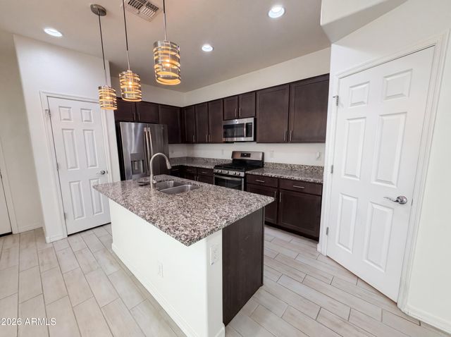 5728 W RAYMOND Street, Phoenix, AZ 85043