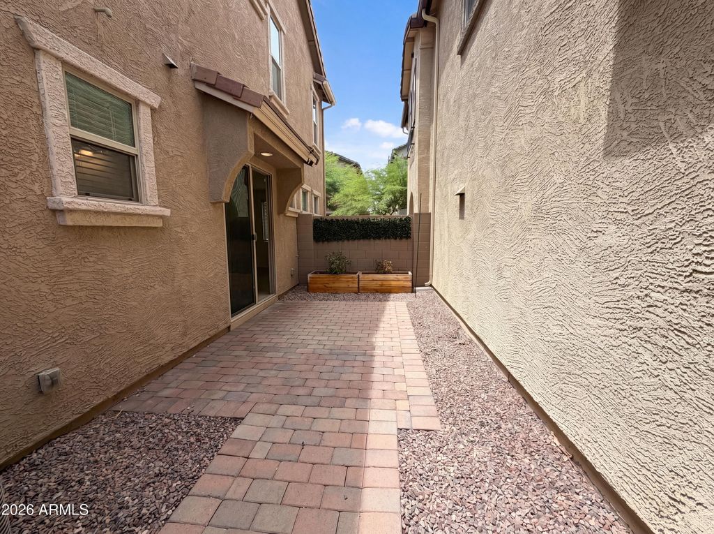 5728 W RAYMOND Street, Phoenix, AZ 85043 — photo 5
