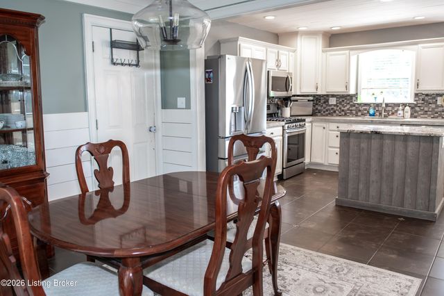 13314 Oak Forest Ct, Louisville, KY 40245