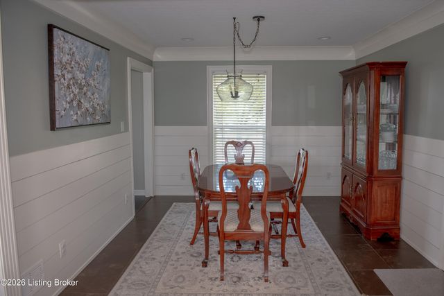 13314 Oak Forest Ct, Louisville, KY 40245