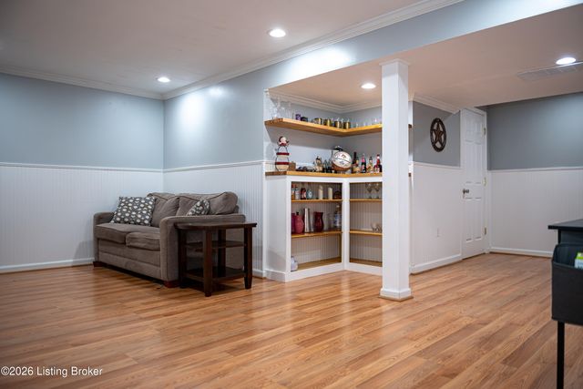 13314 Oak Forest Ct, Louisville, KY 40245
