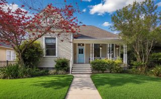 2211 Harvard Street, Houston, TX 77008