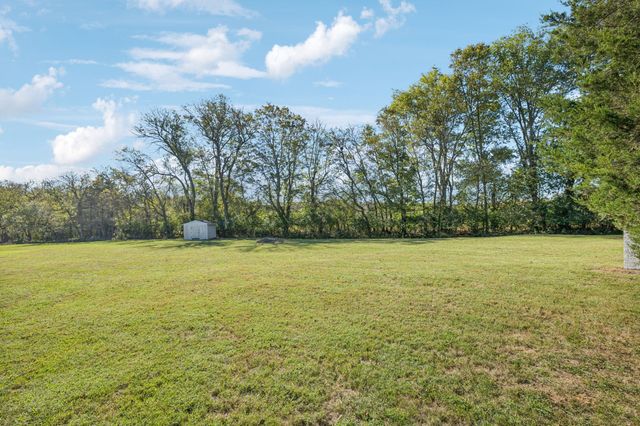 1000 Pruitt Ln, Gallatin, TN 37066