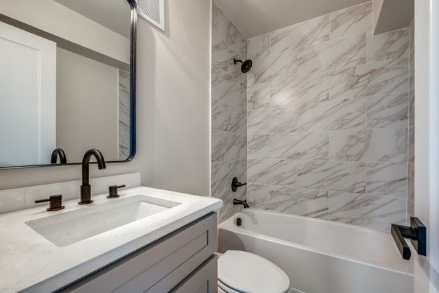 5909 Gaston Avenue 104, Dallas, TX 75214