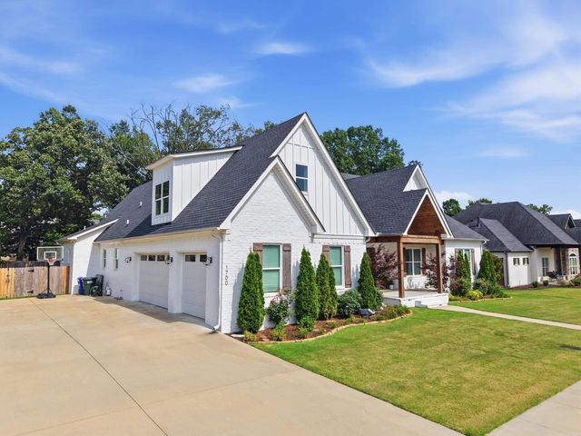 1700 Winterbrook Drive, Conway, AR 72034