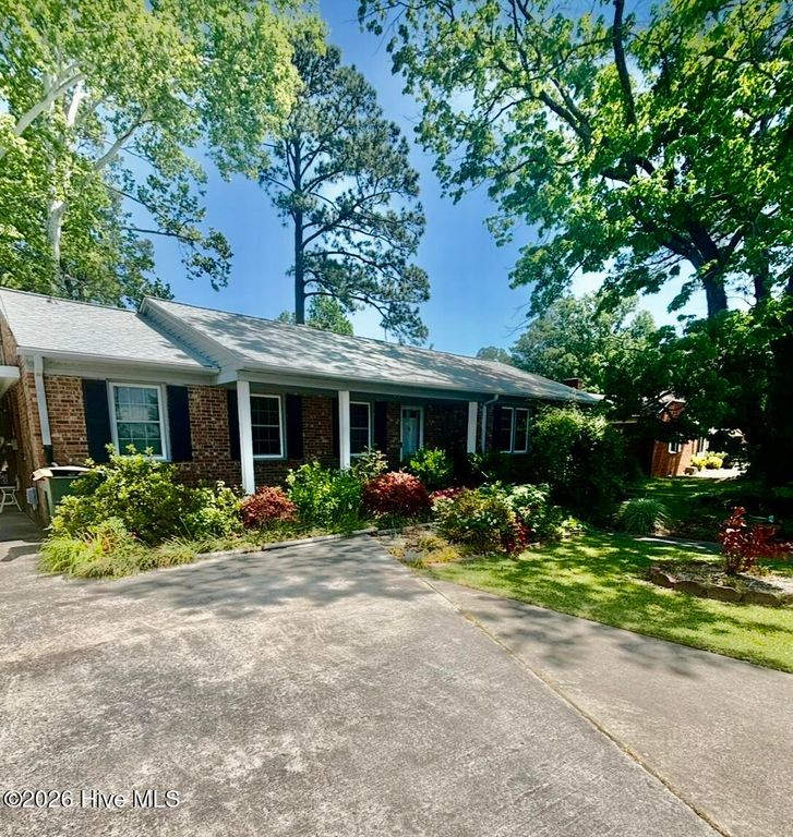 2104 Charles Boulevard, Greenville, NC 27858