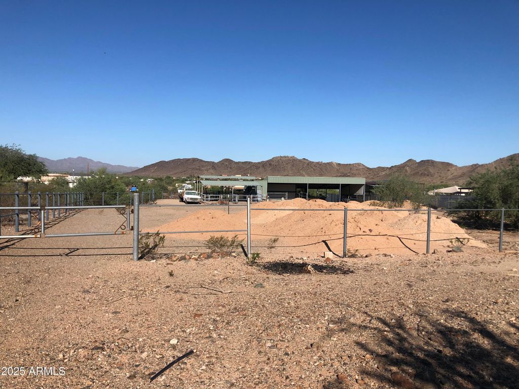 Image 12 of property listing at 11500 S 36TH Avenue -, Laveen, AZ 85339