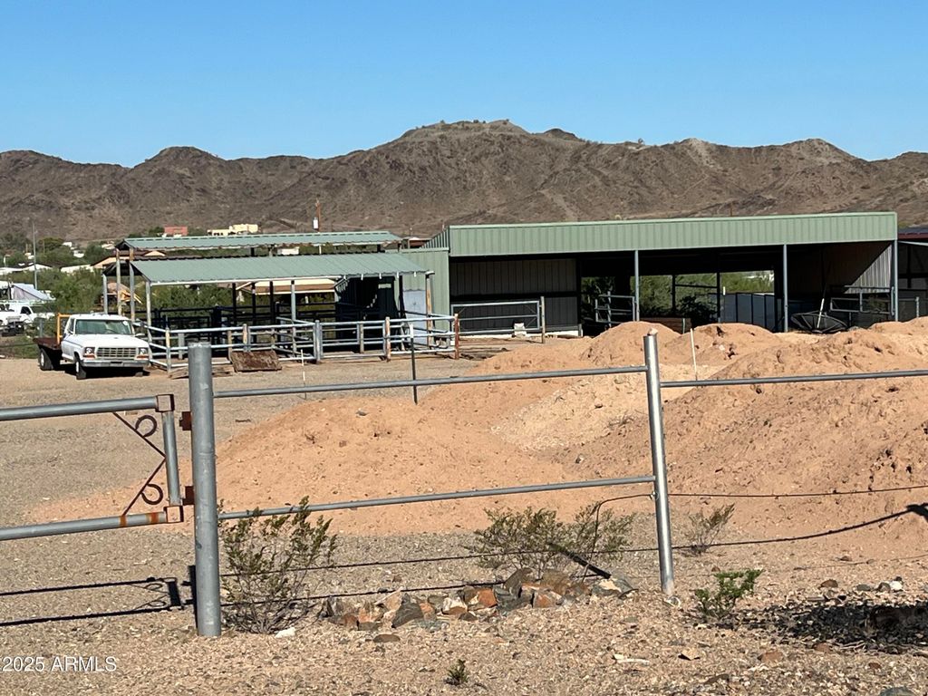 Image 13 of property listing at 11500 S 36TH Avenue -, Laveen, AZ 85339