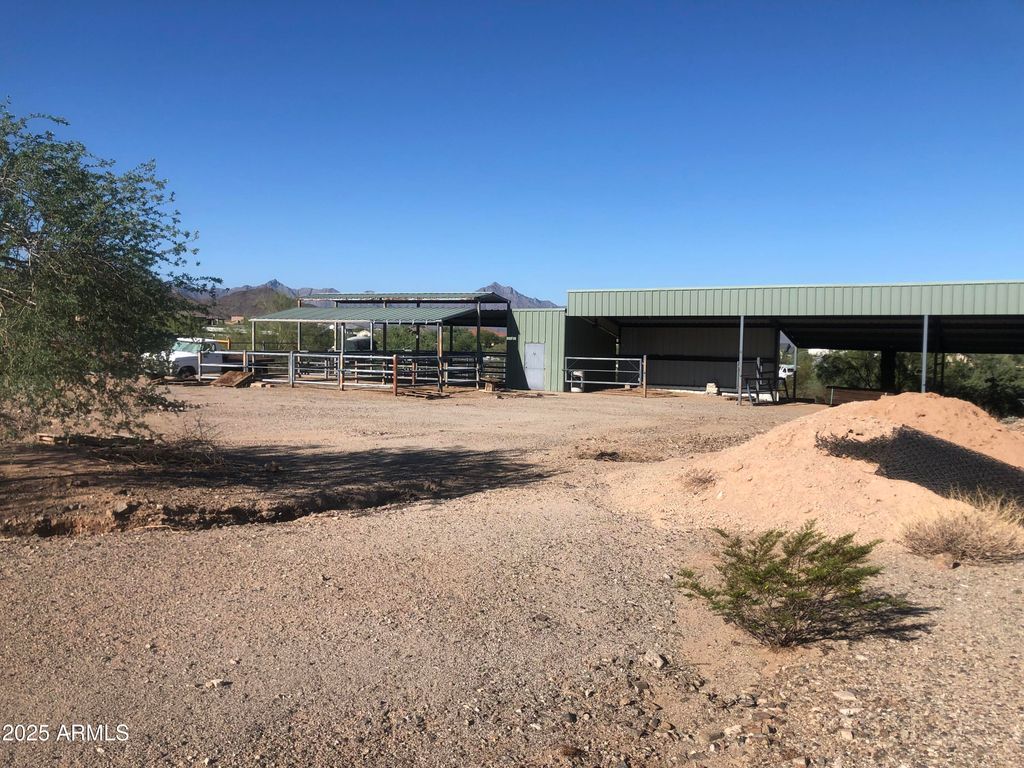 Image 4 of property listing at 11500 S 36TH Avenue -, Laveen, AZ 85339