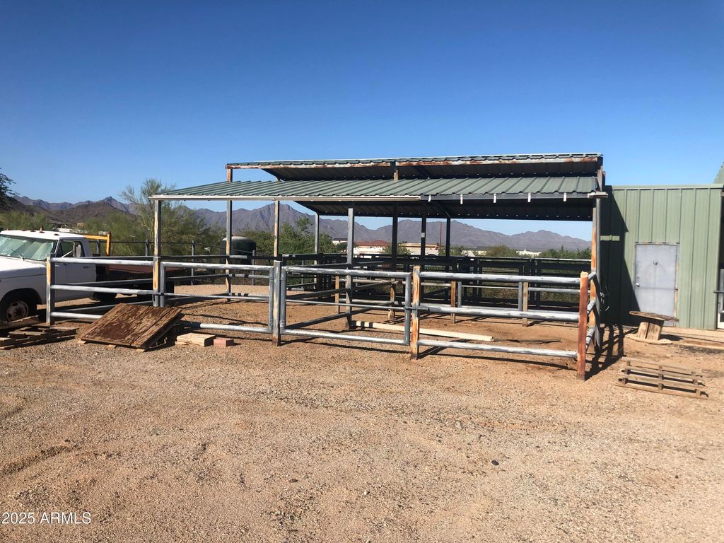 Image 7 of property listing at 11500 S 36TH Avenue -, Laveen, AZ 85339