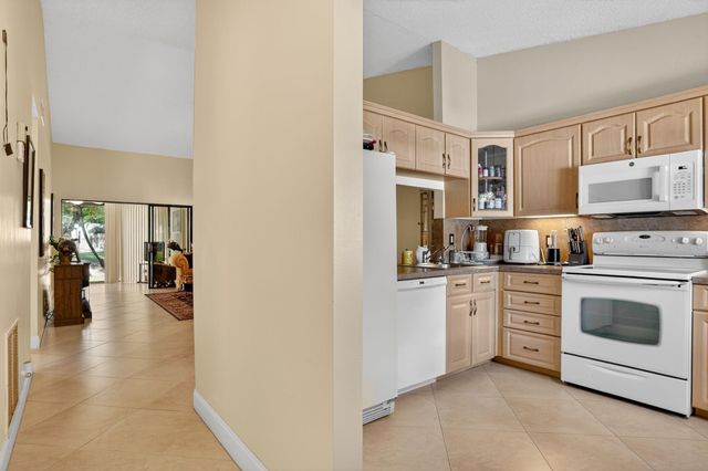 3204 Carambola Cir 0, Coconut Creek, FL 33066