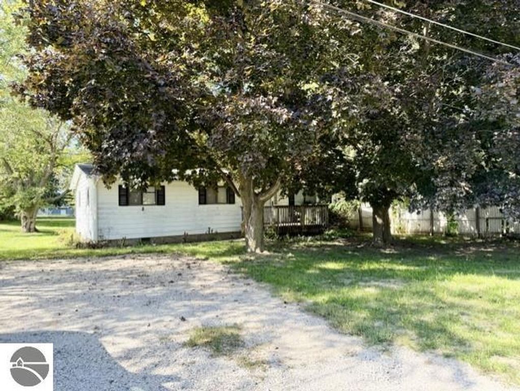 Image 12 of property listing at 510 S Mill Street, St Louis, MI 48880