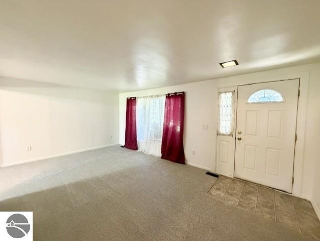 Image 3 of property listing at 510 S Mill Street, St Louis, MI 48880