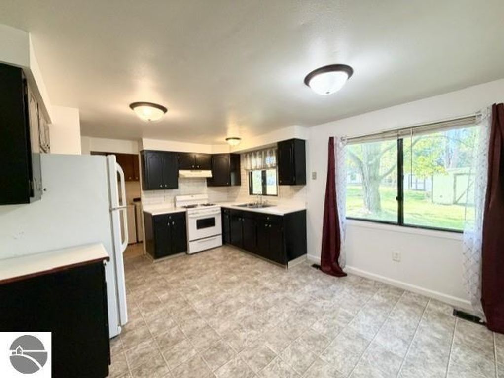 Image 4 of property listing at 510 S Mill Street, St Louis, MI 48880