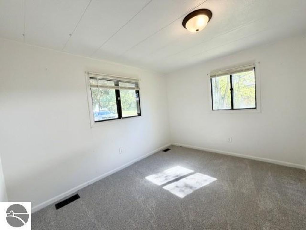 Image 8 of property listing at 510 S Mill Street, St Louis, MI 48880