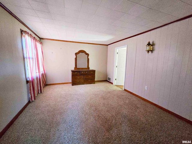 900 S 16TH Street, Herrin, IL 62948