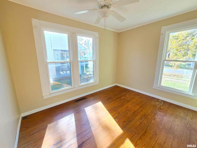 900 S 16TH Street, Herrin, IL 62948