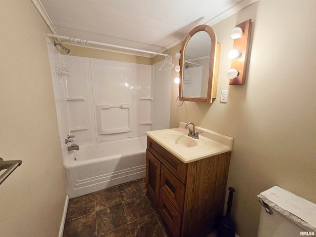 900 S 16TH Street, Herrin, IL 62948