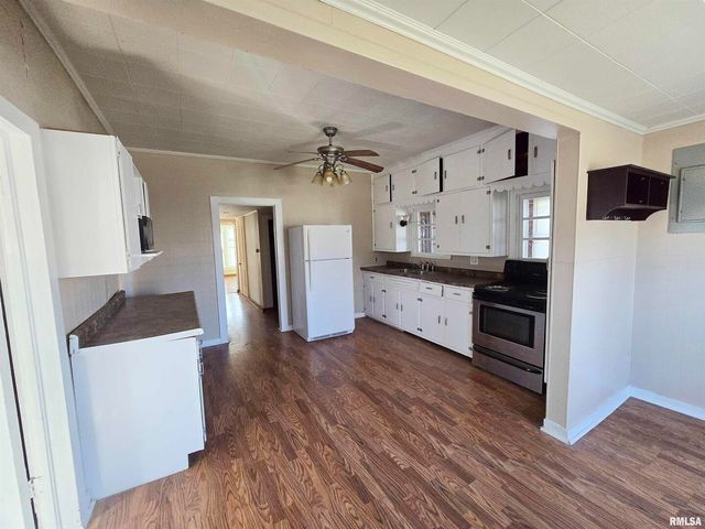 900 S 16TH Street, Herrin, IL 62948