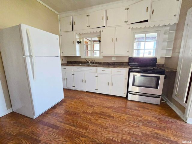 900 S 16TH Street, Herrin, IL 62948