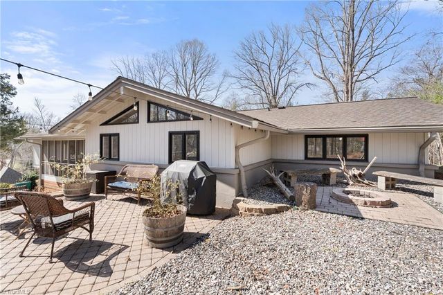 7588 Lasater Road, Clemmons, NC 27012