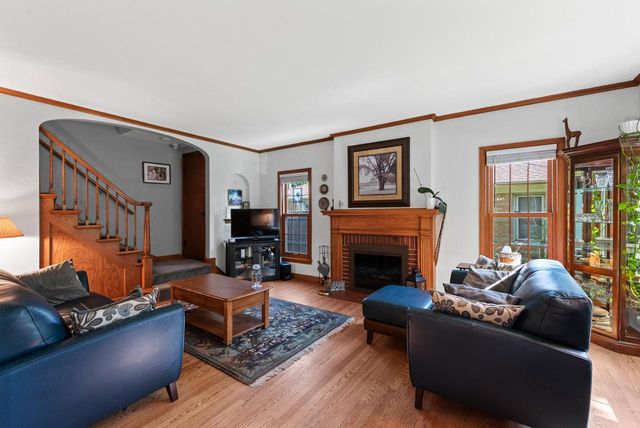 5719 N Crestwood BOULEVARD, Glendale, WI 53209