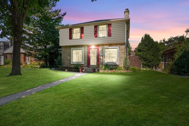 5719 N Crestwood BOULEVARD, Glendale, WI 53209