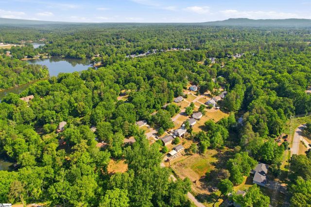 38 Shore Drive, Greenville, SC 29611