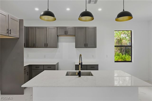2810 73rd ST W, Lehigh Acres, FL 33971