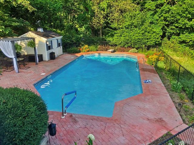 3 Brenner Ridge Road, Pleasant Valley, NY 12569