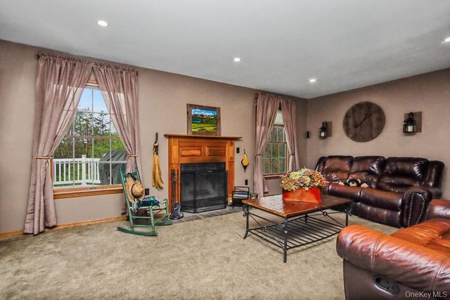 3 Brenner Ridge Road, Pleasant Valley, NY 12569