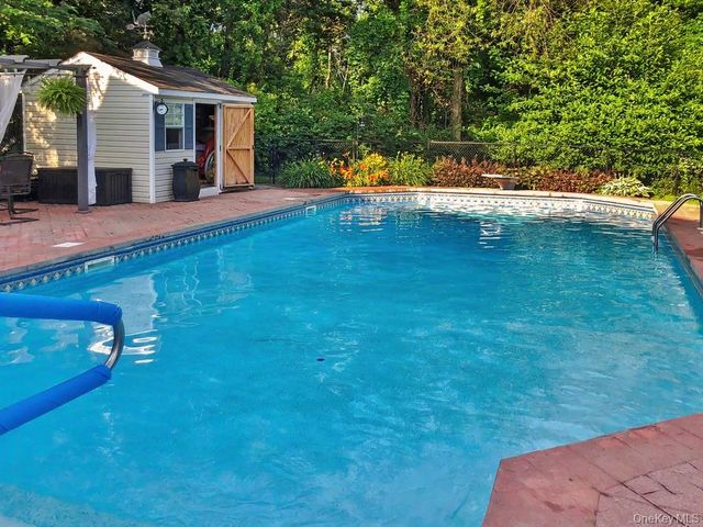 3 Brenner Ridge Road, Pleasant Valley, NY 12569