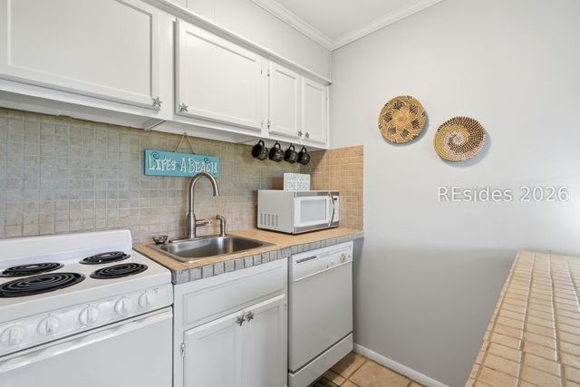 40 Folly Field Rd Apt C302, Hilton Head Island, SC 29928