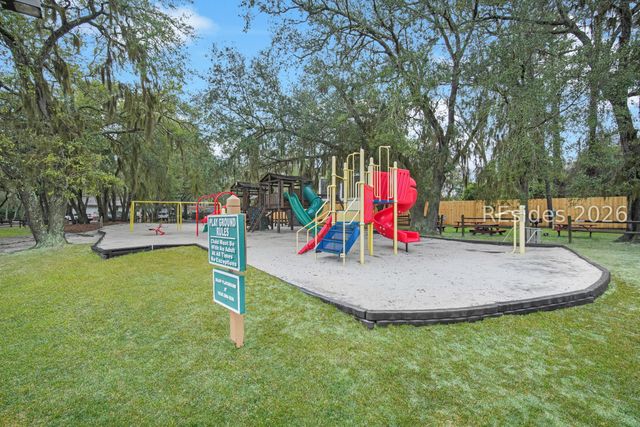40 Folly Field Rd Apt C302, Hilton Head Island, SC 29928