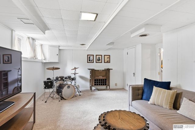 5123 Lake Street, Omaha, NE 68104