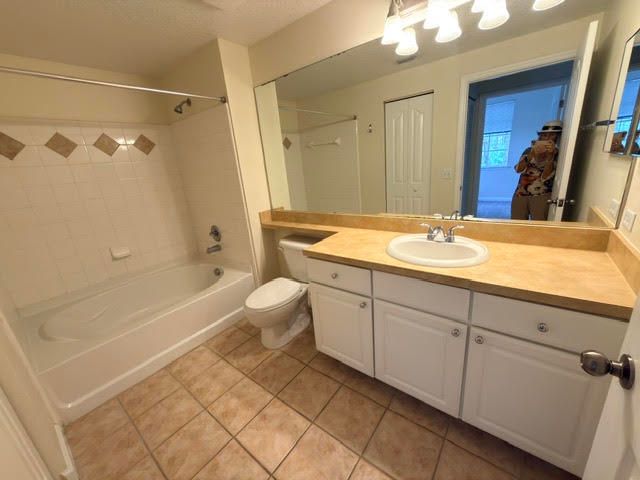 8201 Myrtlewood Circle W 201, Palm Beach Gardens, FL 33418