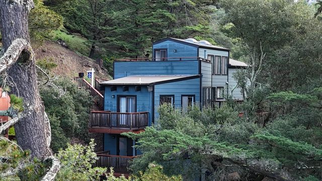 5899 Westover Dr, Oakland, CA 94611