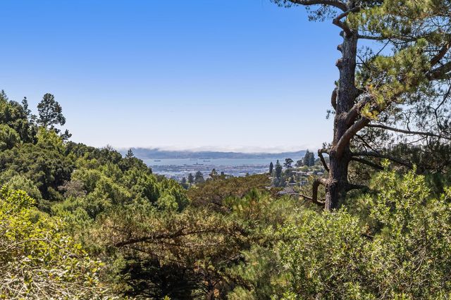 5899 Westover Dr, Oakland, CA 94611