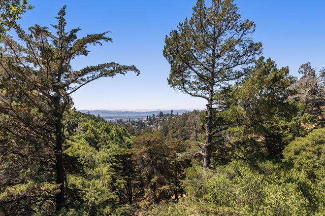 5899 Westover Dr, Oakland, CA 94611