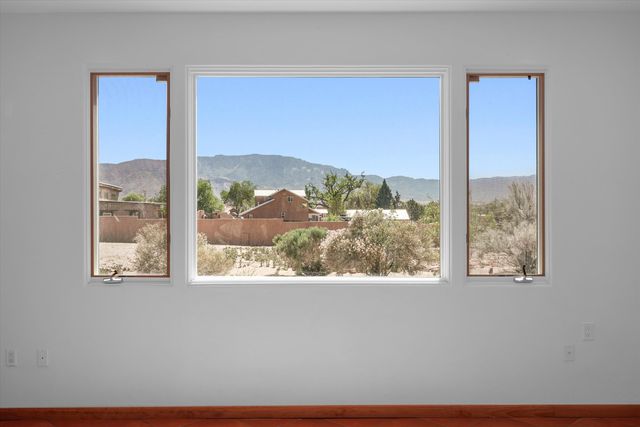 8 Calle Blanca, Corrales, NM 87048