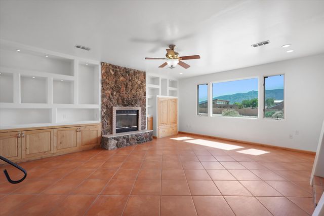 8 Calle Blanca, Corrales, NM 87048