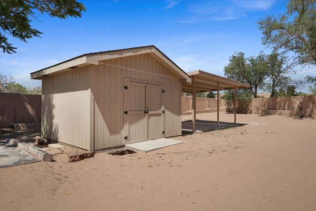 8 Calle Blanca, Corrales, NM 87048