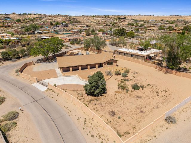 8 Calle Blanca, Corrales, NM 87048