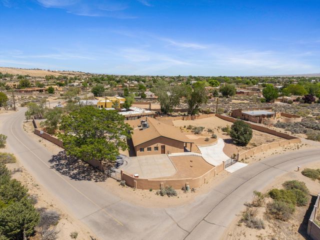 8 Calle Blanca, Corrales, NM 87048