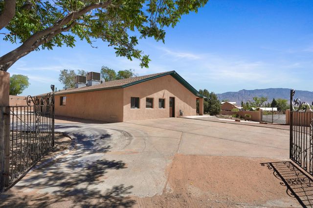 8 Calle Blanca, Corrales, NM 87048