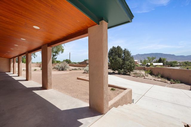 8 Calle Blanca, Corrales, NM 87048
