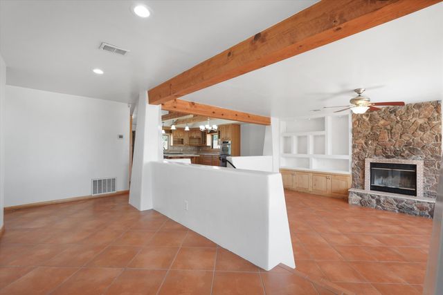 8 Calle Blanca, Corrales, NM 87048
