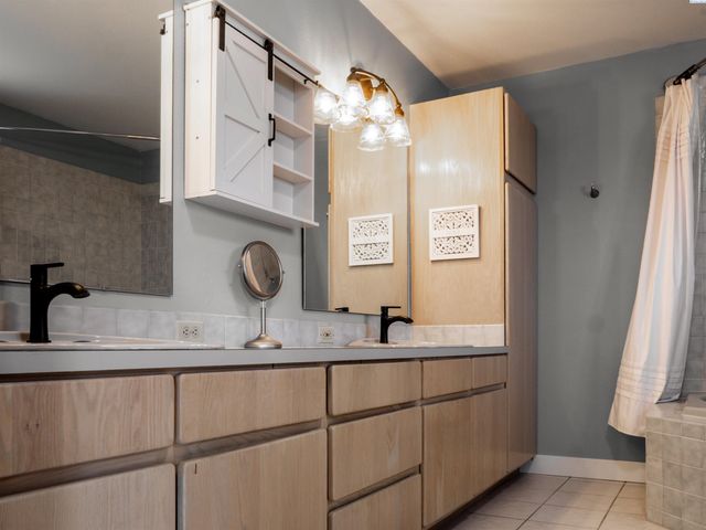 1450 Adair Dr, Richland, WA 99352