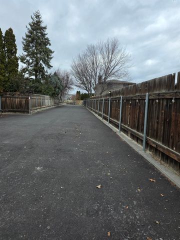 1450 Adair Dr, Richland, WA 99352