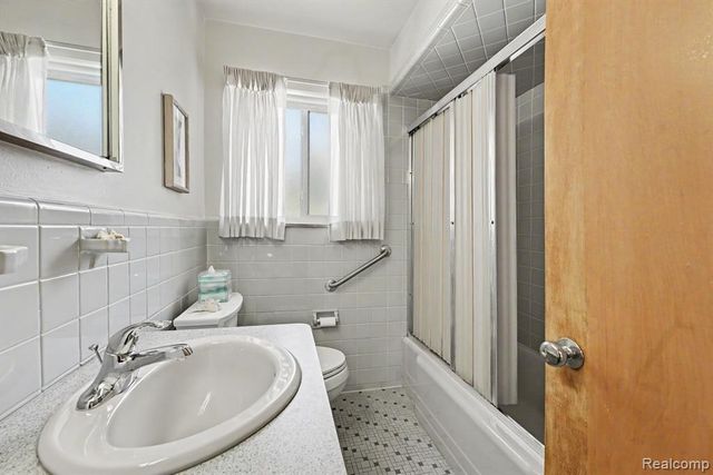 24211 Manistee Street, Oak Park, MI 48237